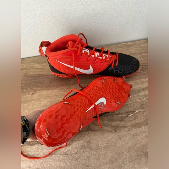Athletic_Shoes
